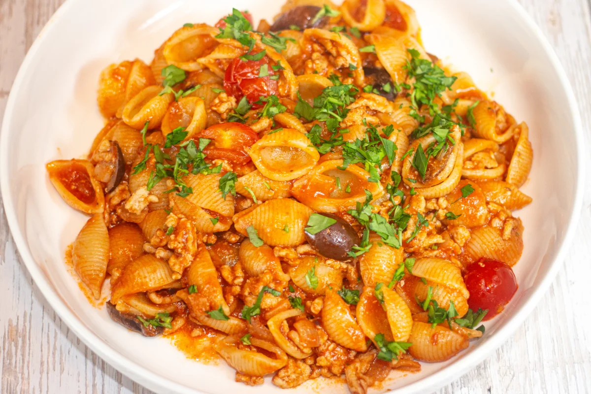 Complete spicy pork and tomato pasta