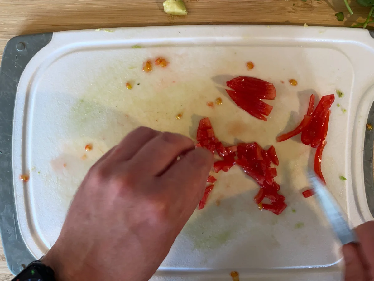 Cutting tomato flesh