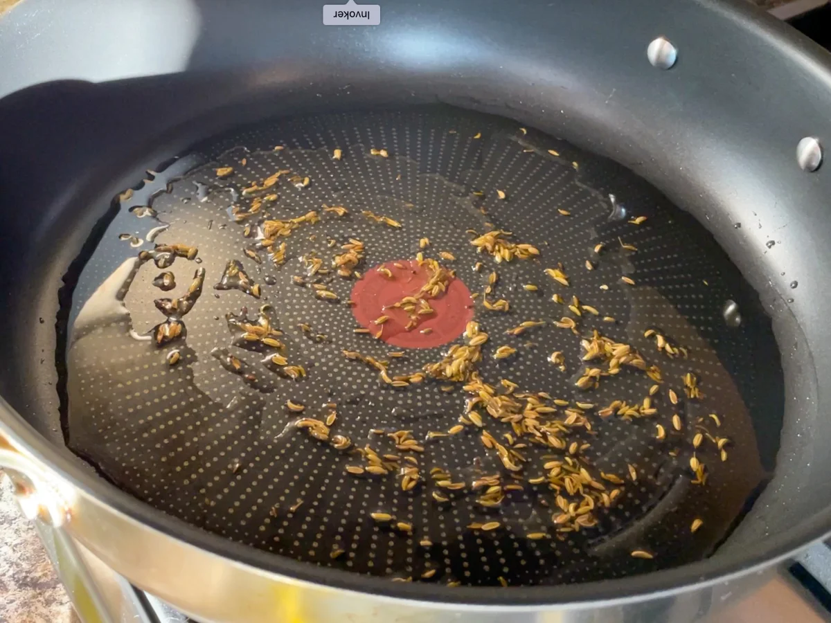 Frying fennel seeds