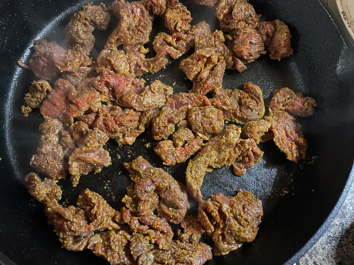 Frying the beef skirt