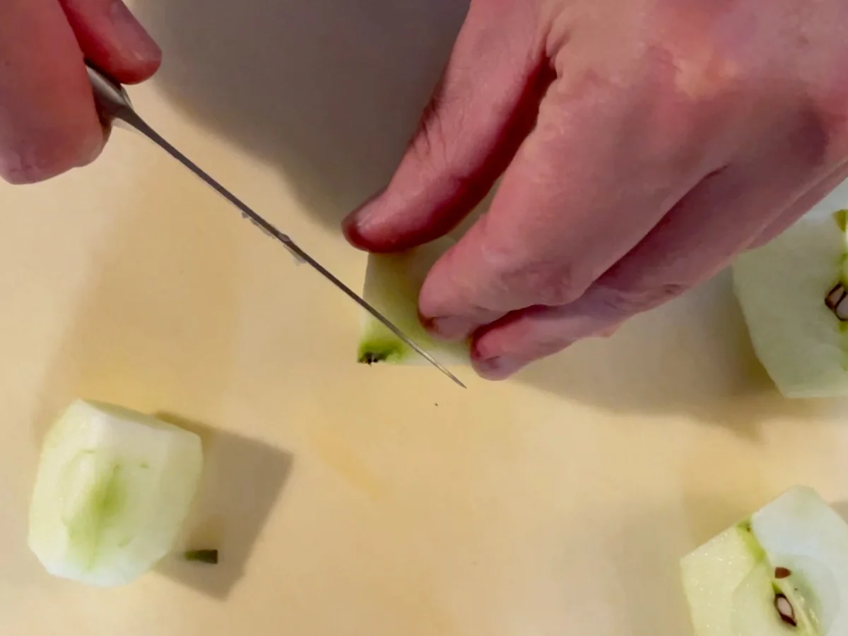 Removing apple cores
